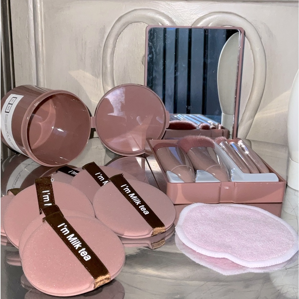 Travel Size Mini Makeup Brushes, travel Set 13 pieces, Airport friendly.